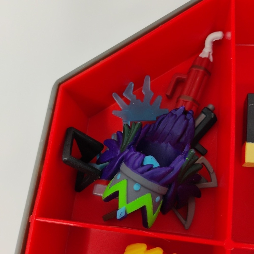 ROBLOX Storage Carry Case with 15 Figures & Accessories - No Codes Included - Picture 12 of 16